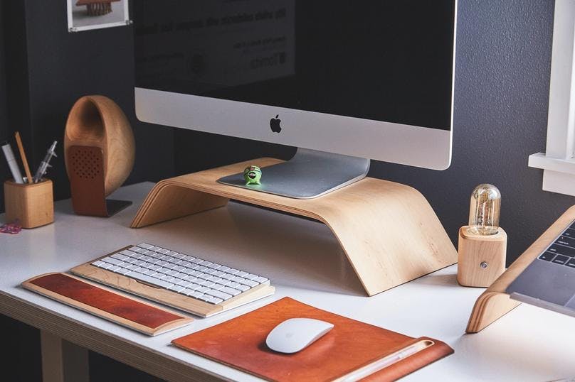 This picture showing some ergonomic tools that will help to reduce wrist pain while typing